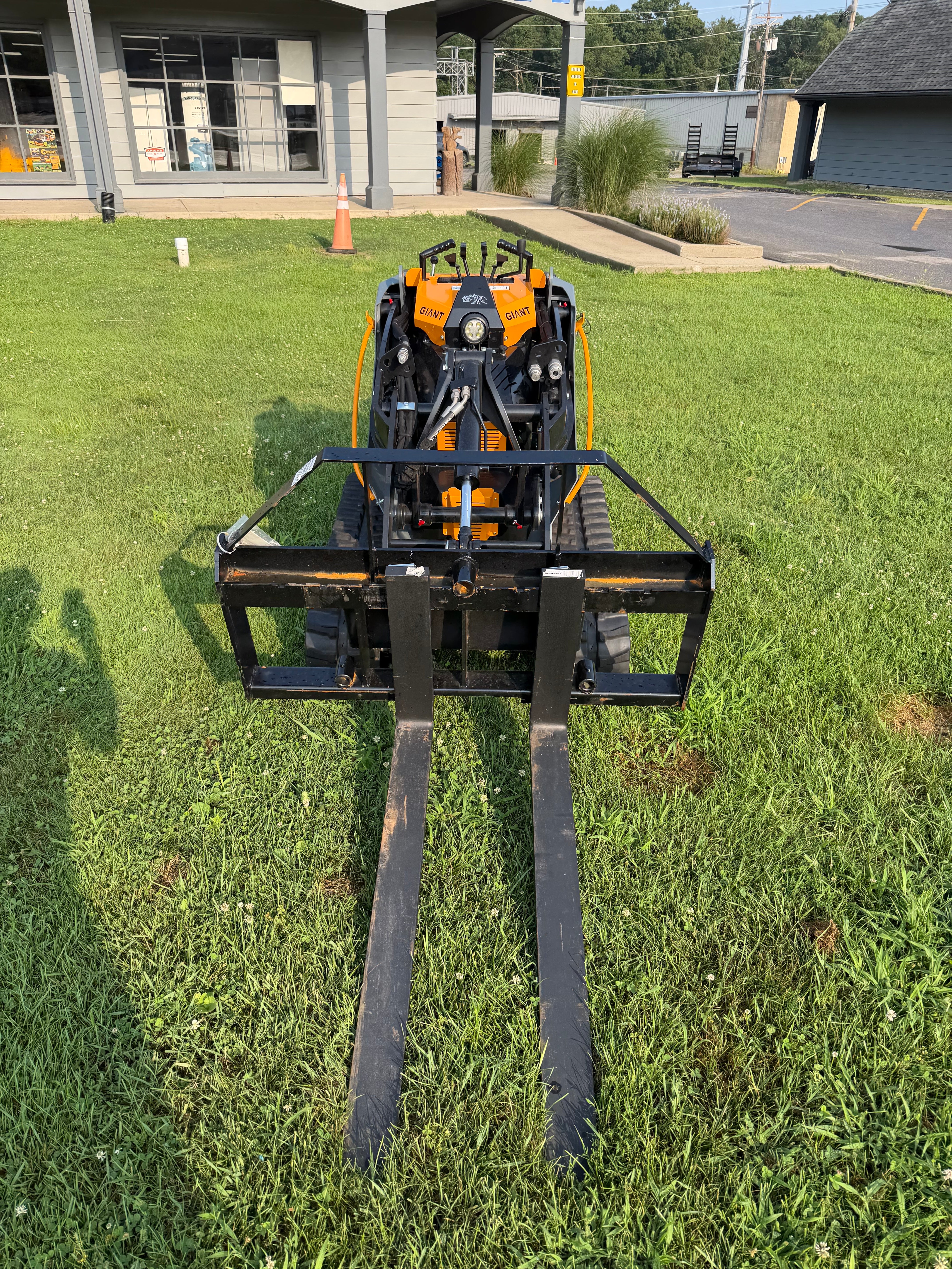 Giant GS950T Material Moving Package (Bucket & Forks)