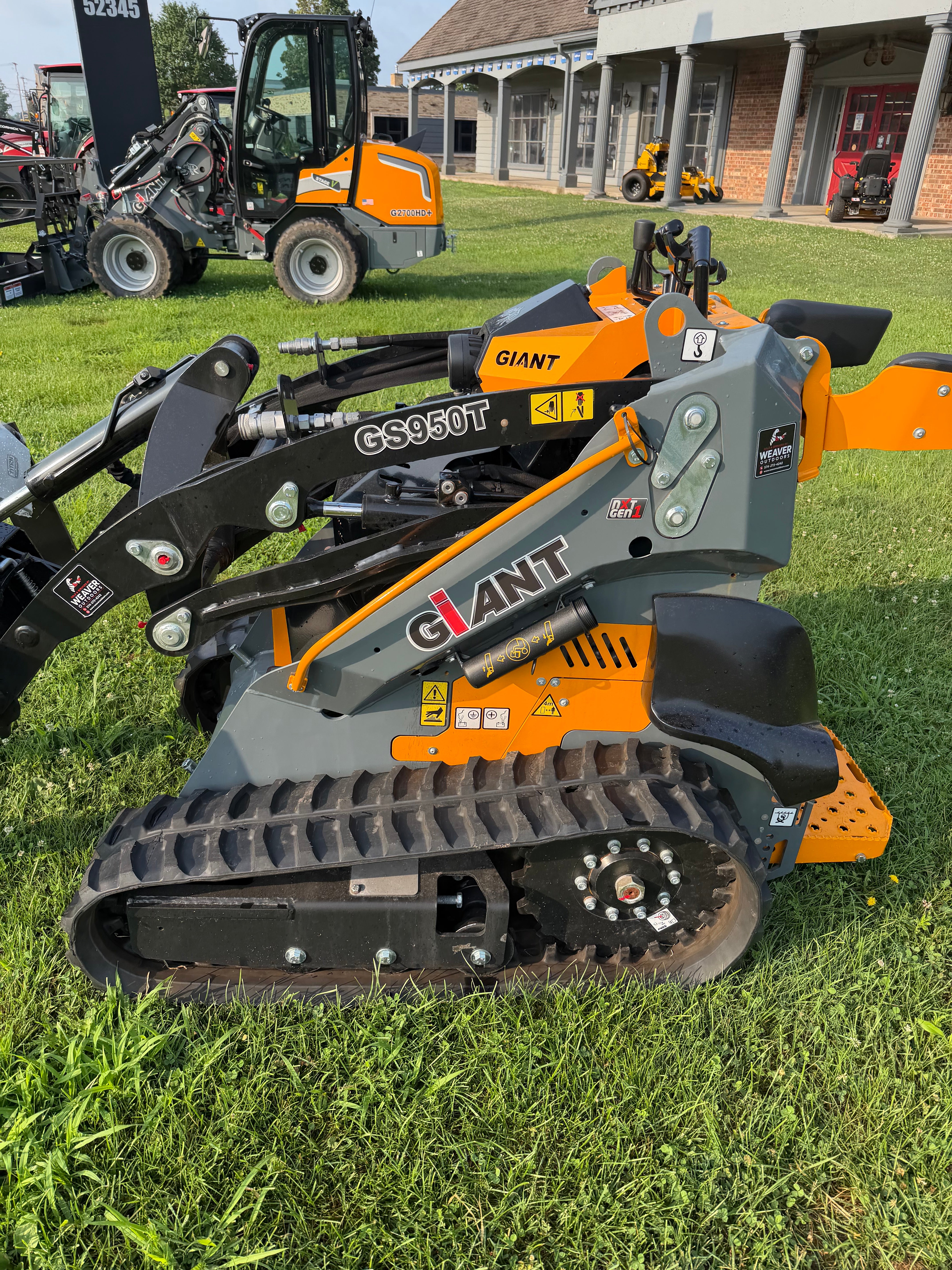 Giant GS950T Material Moving Package (Bucket & Forks)