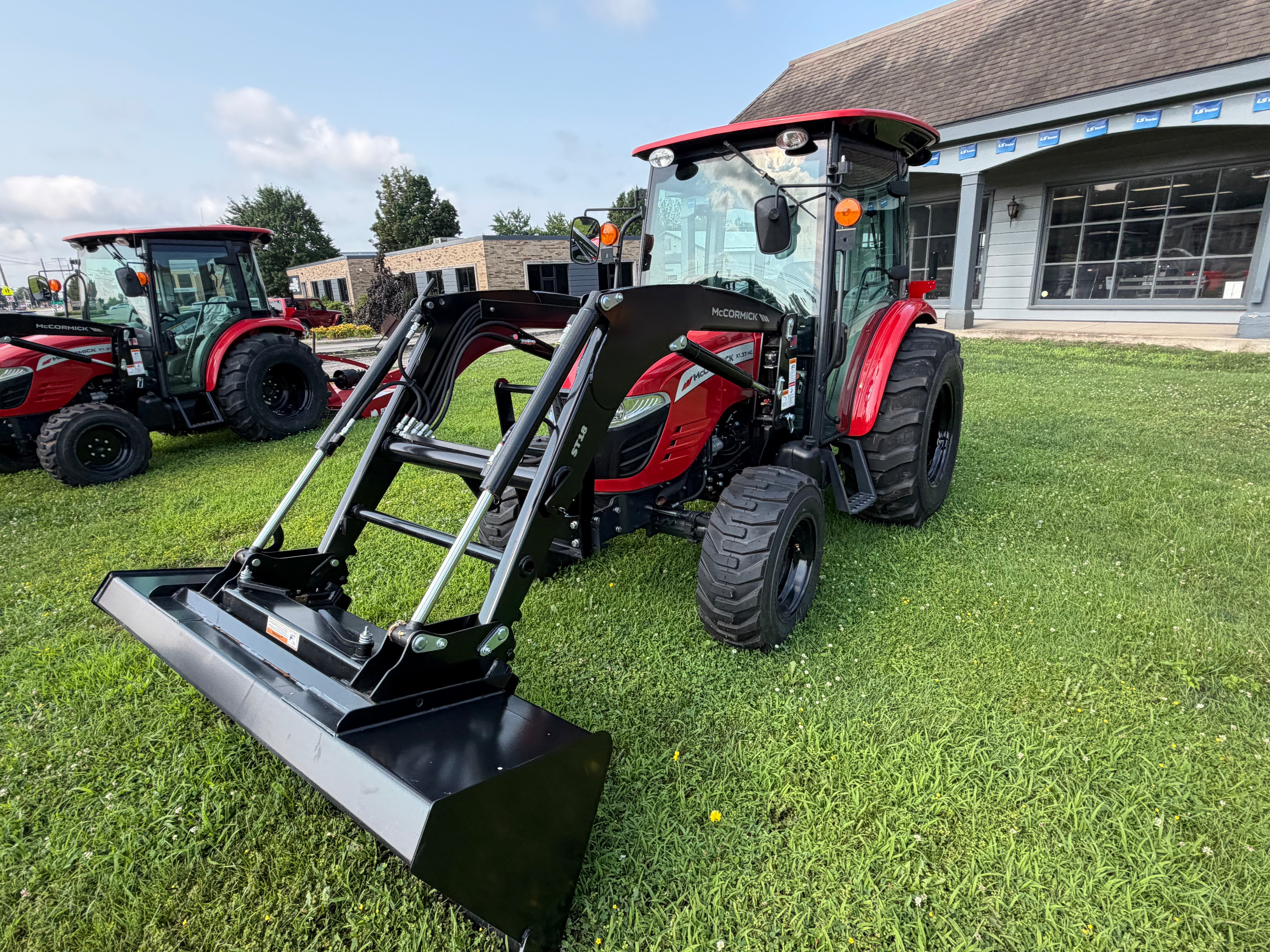 McCormick X1.55 HC Tractor with ST18 Loader