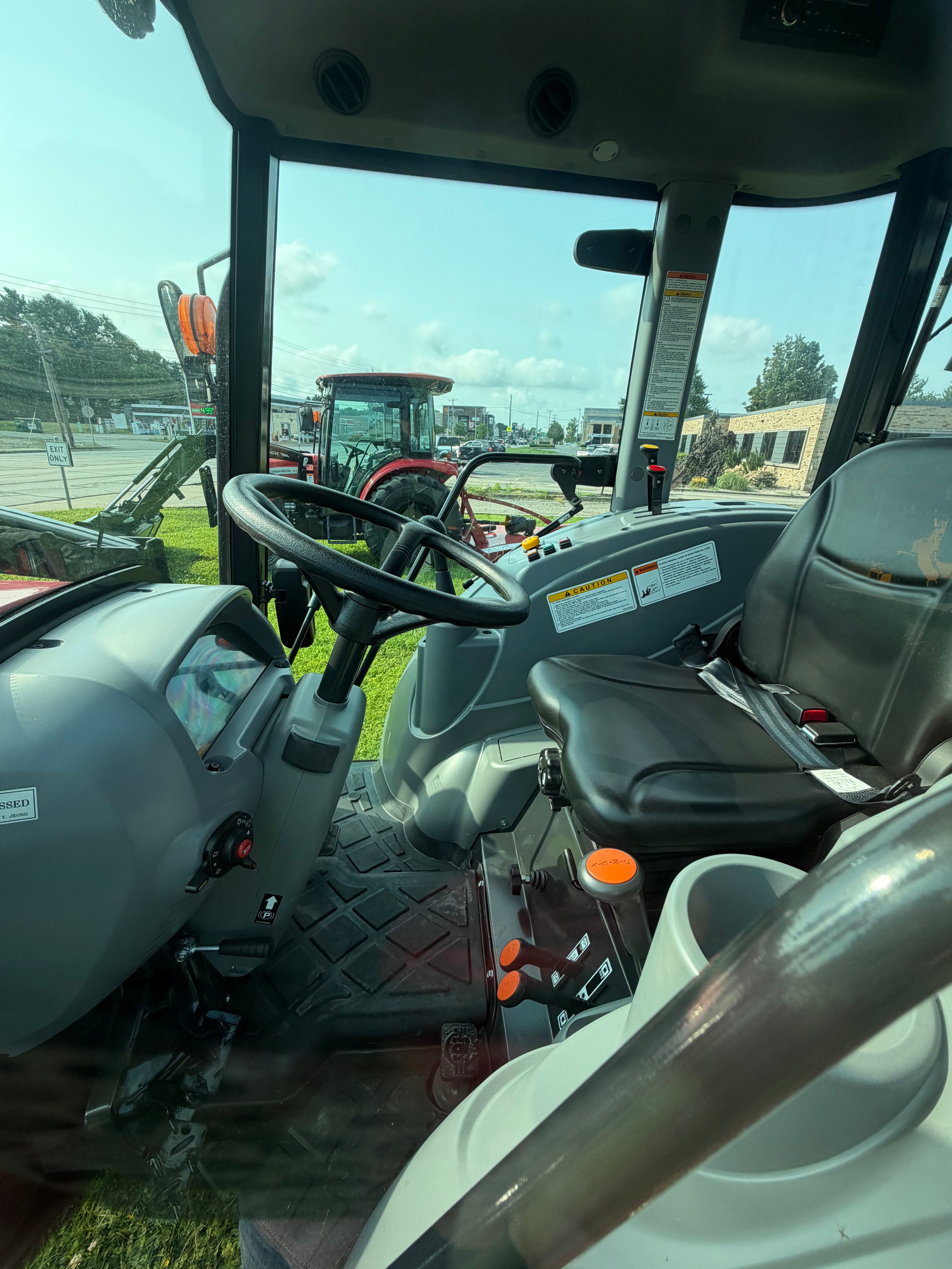 McCormick X1.55 HC Tractor with ST18 Loader