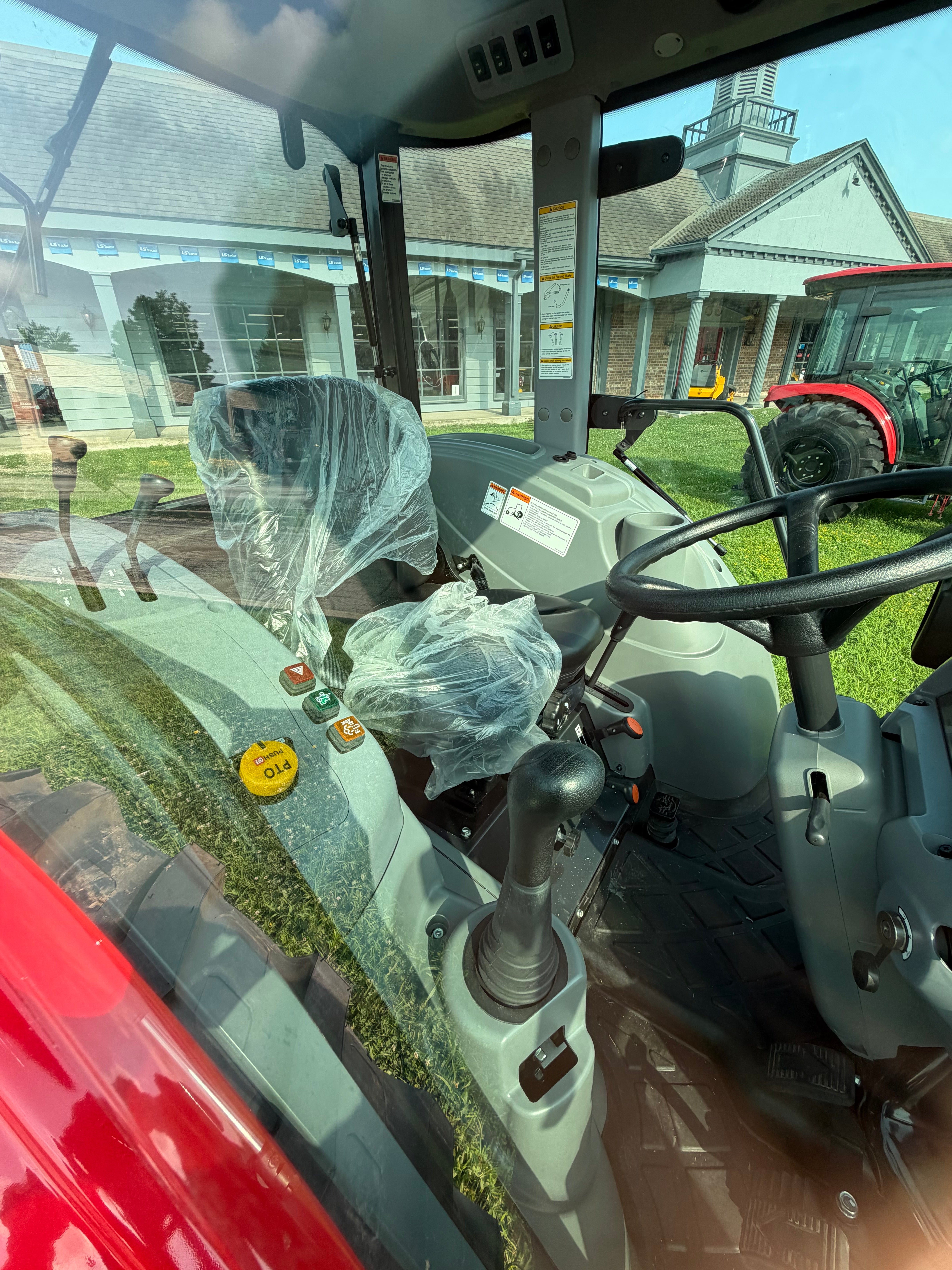 McCormick X1.37 HC Tractor with ST18 Loader