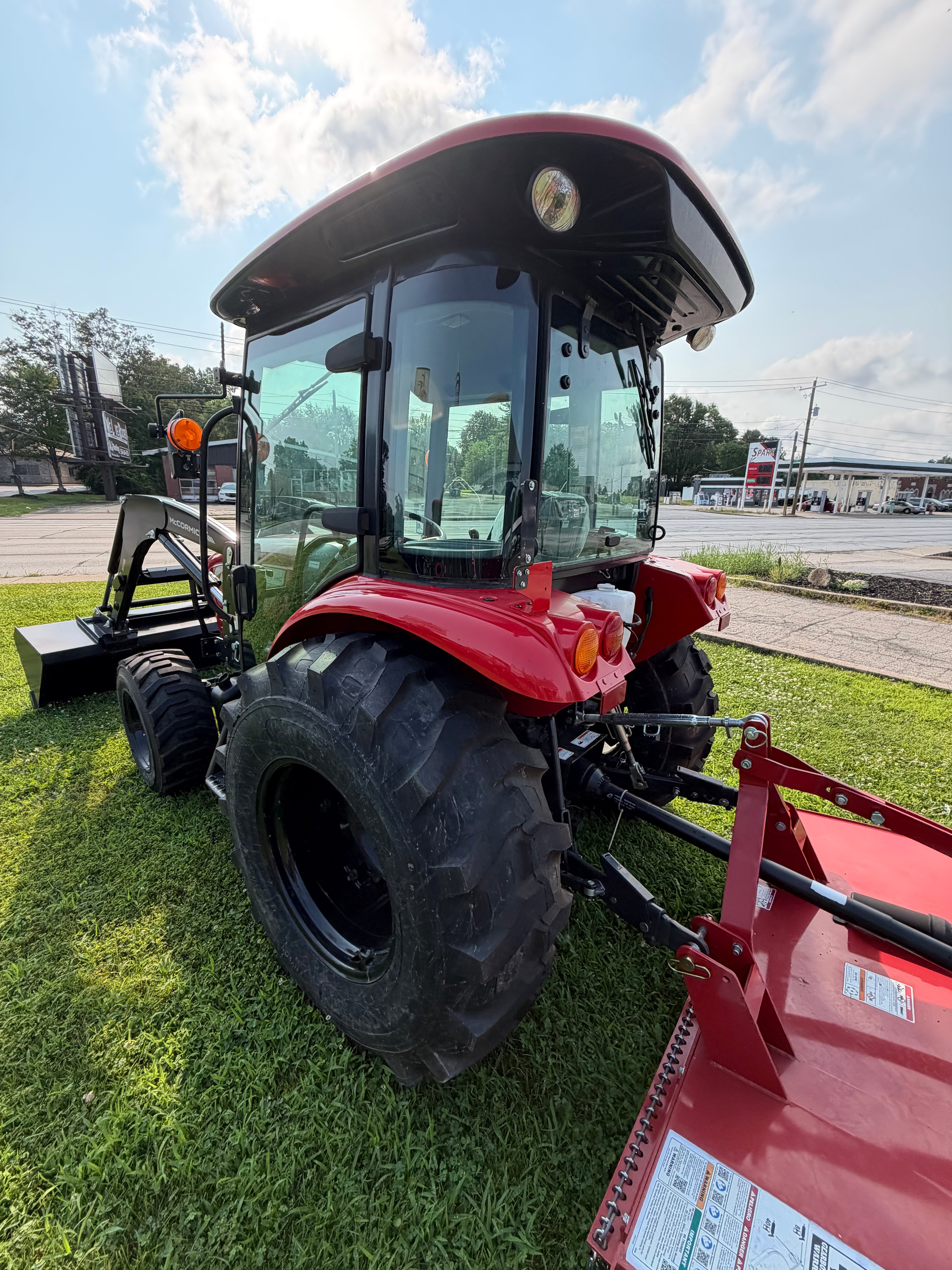 McCormick X1.37 HC Tractor with ST18 Loader