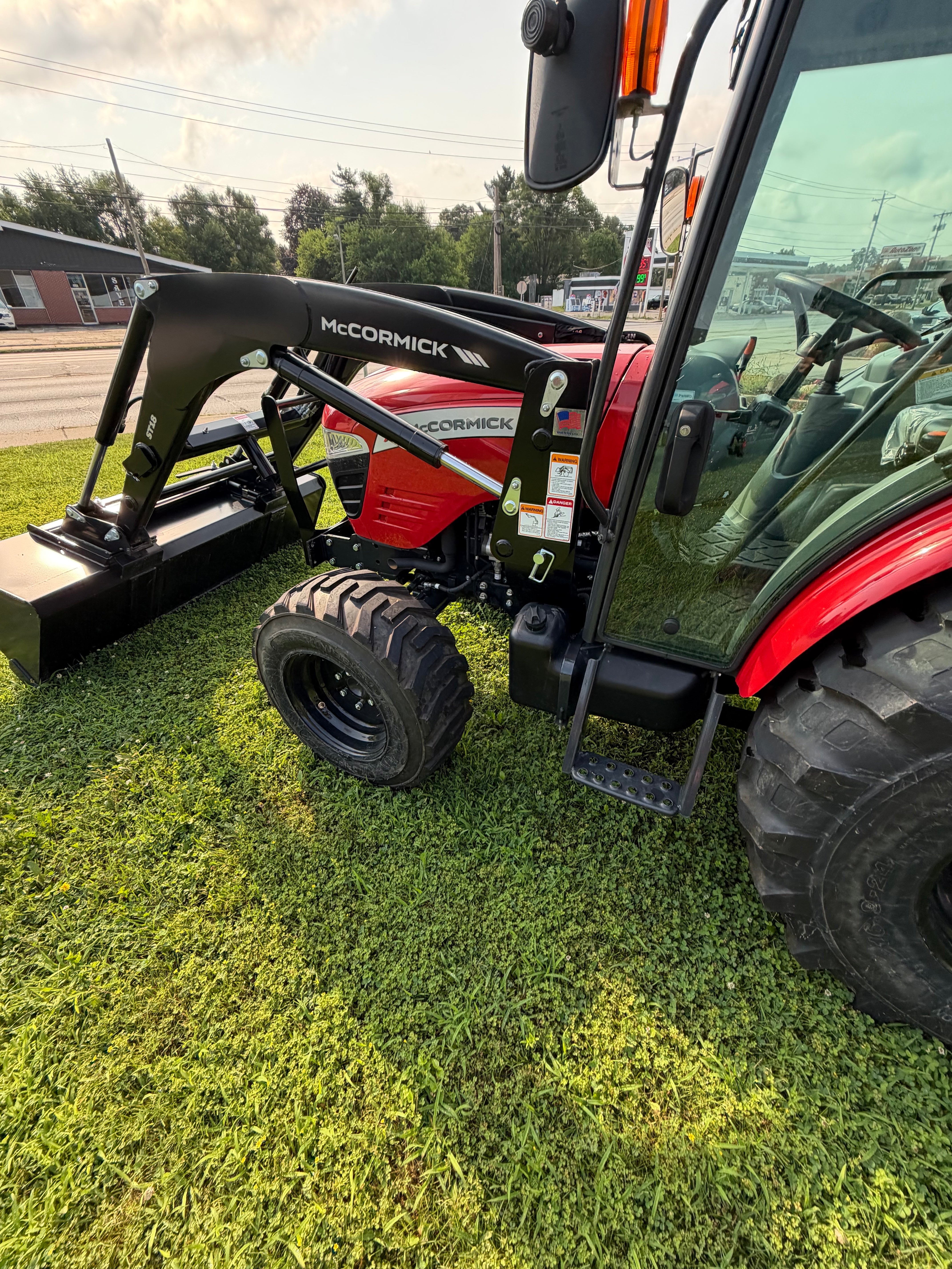 McCormick X1.37 HC Tractor with ST18 Loader