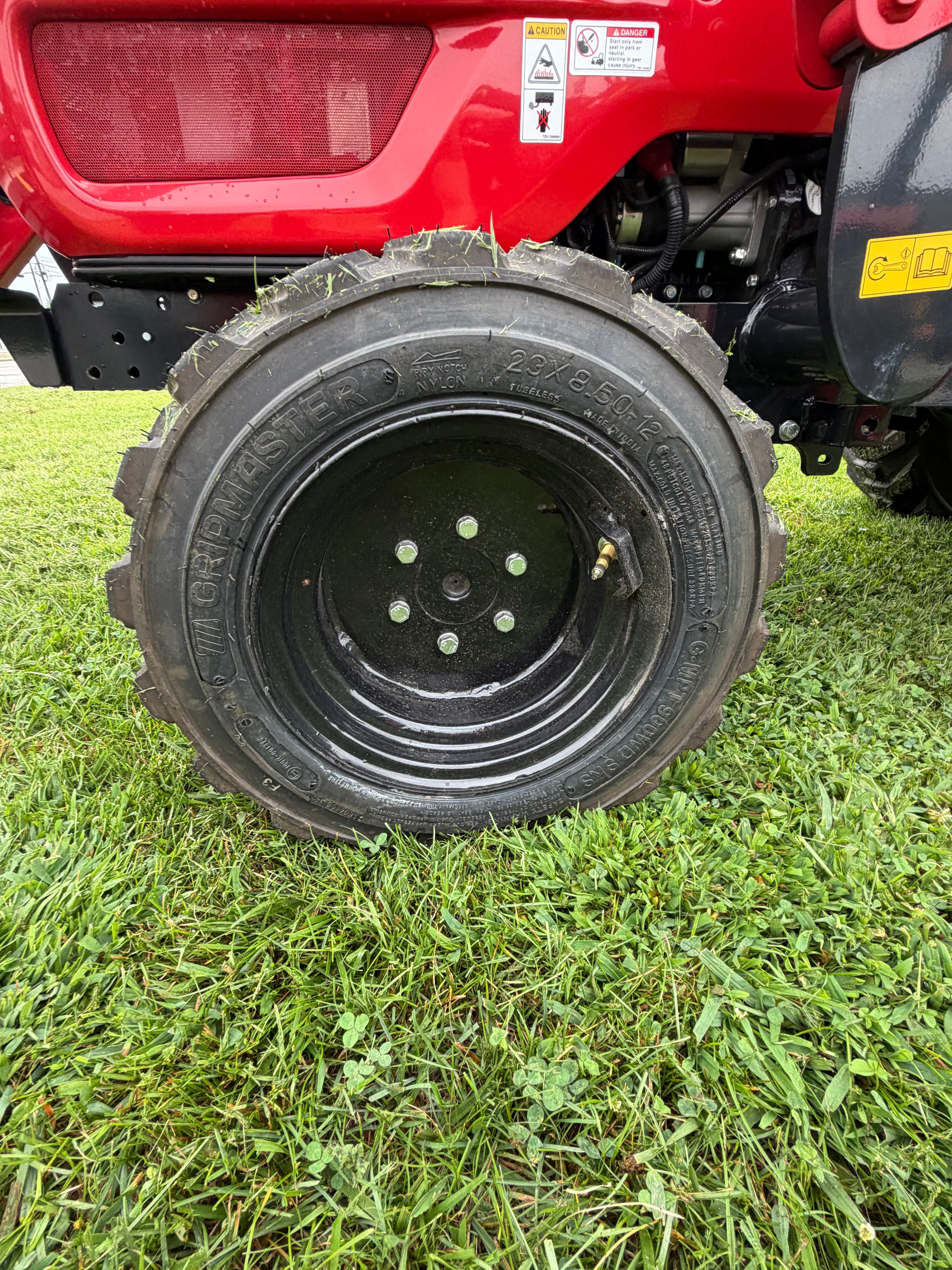2026 McCormick X1.25H Hydrostatic Compact Tractor (25 HP)